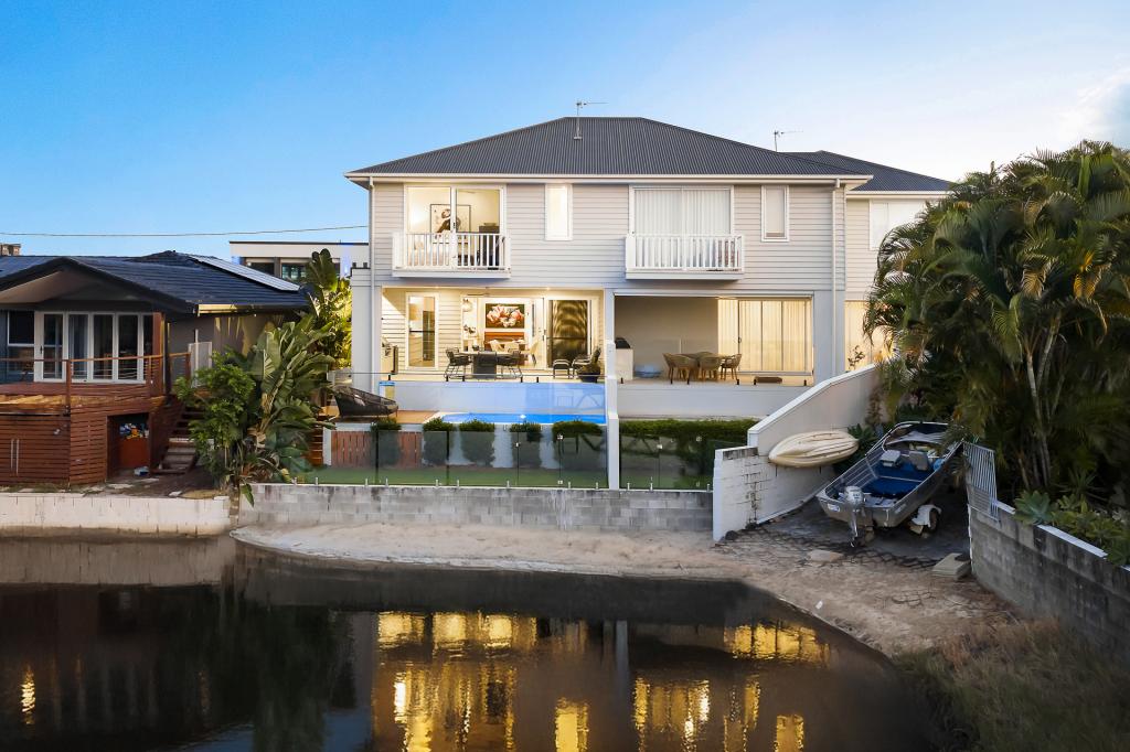 2/5 Merrimac Bvd, Broadbeach Waters, QLD 4218