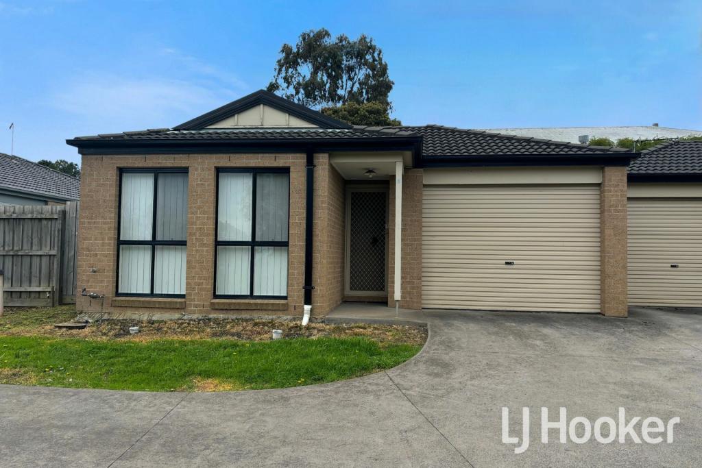 1/4 Mcclenaghan Pl, Pakenham, VIC 3810