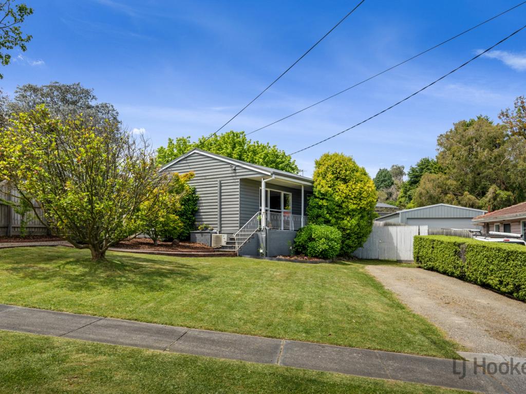 17 WEYBURN RD, BORONIA, VIC 3155