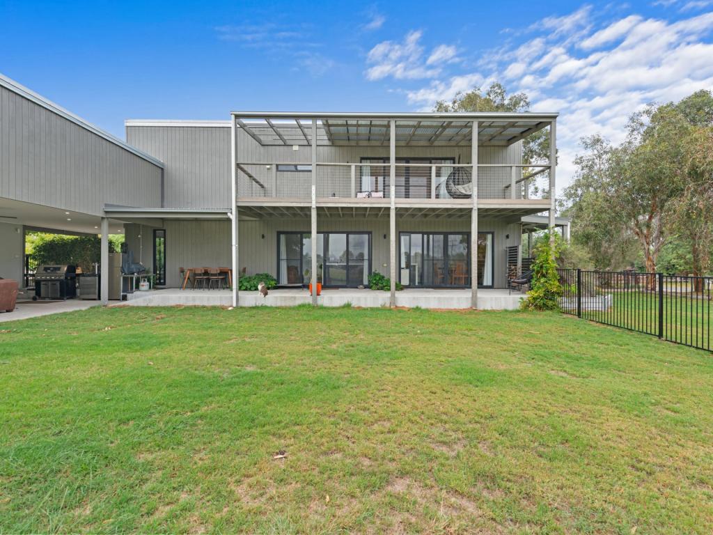 572 Lindenow Glenaladale Rd, Lindenow South, VIC 3875