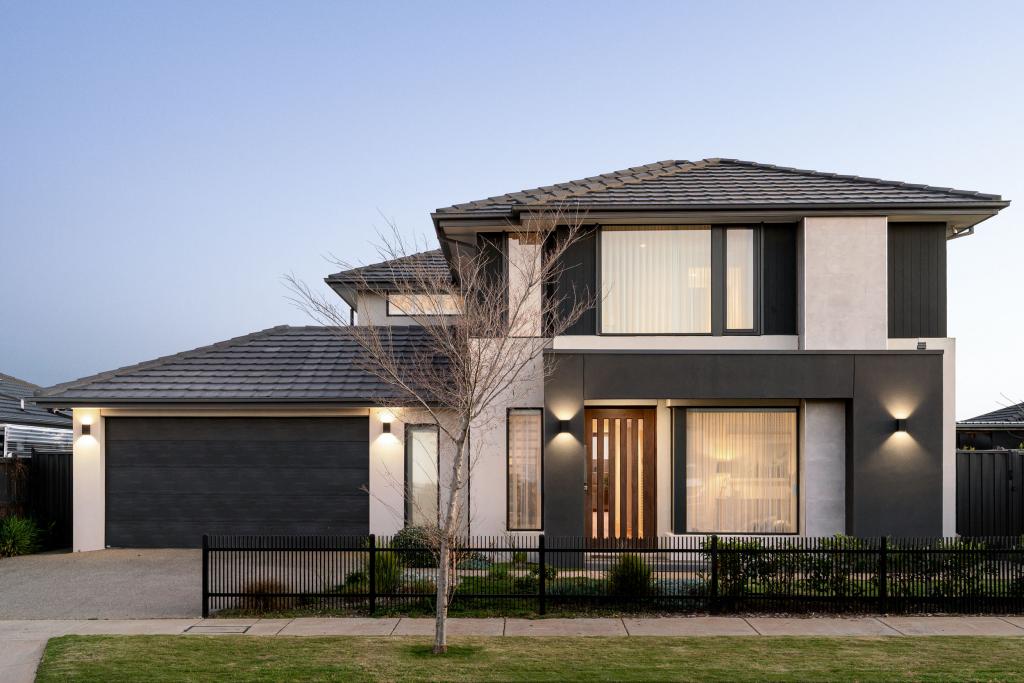 12 Meadowbank Gr, Rockbank, VIC 3335
