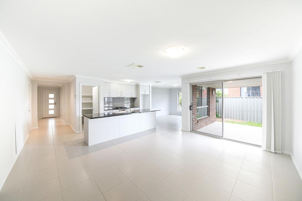 18 EGRET WAY, THURGOONA, NSW 2640