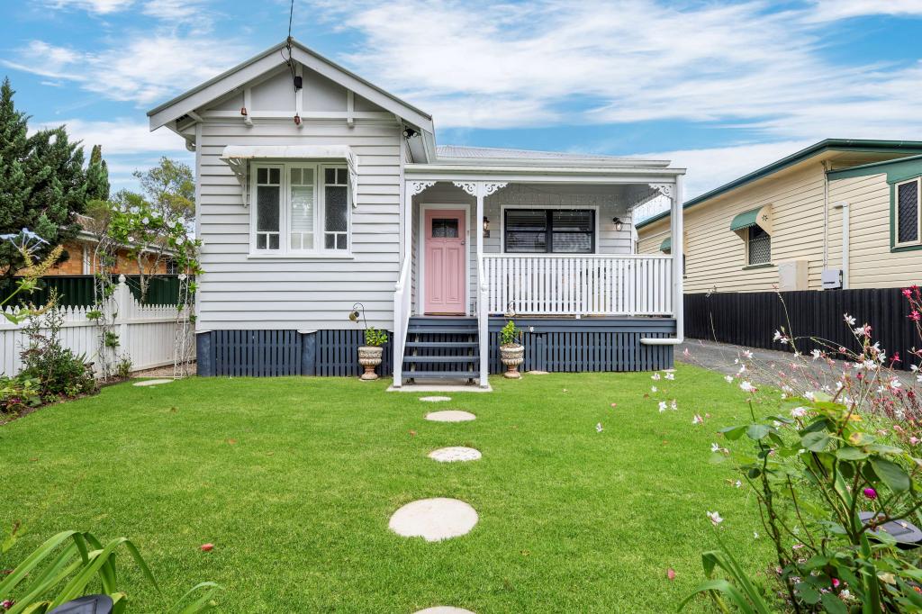 16 Ascot St, Newtown, QLD 4350