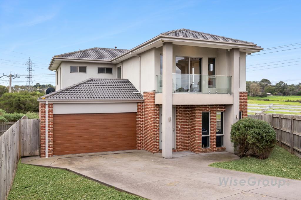 8 AURORA CT, PAKENHAM, VIC 3810