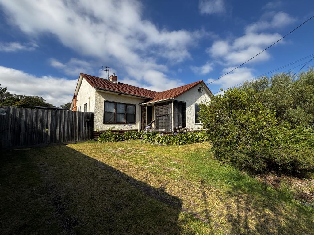 11 Hampton St, Moe, VIC 3825