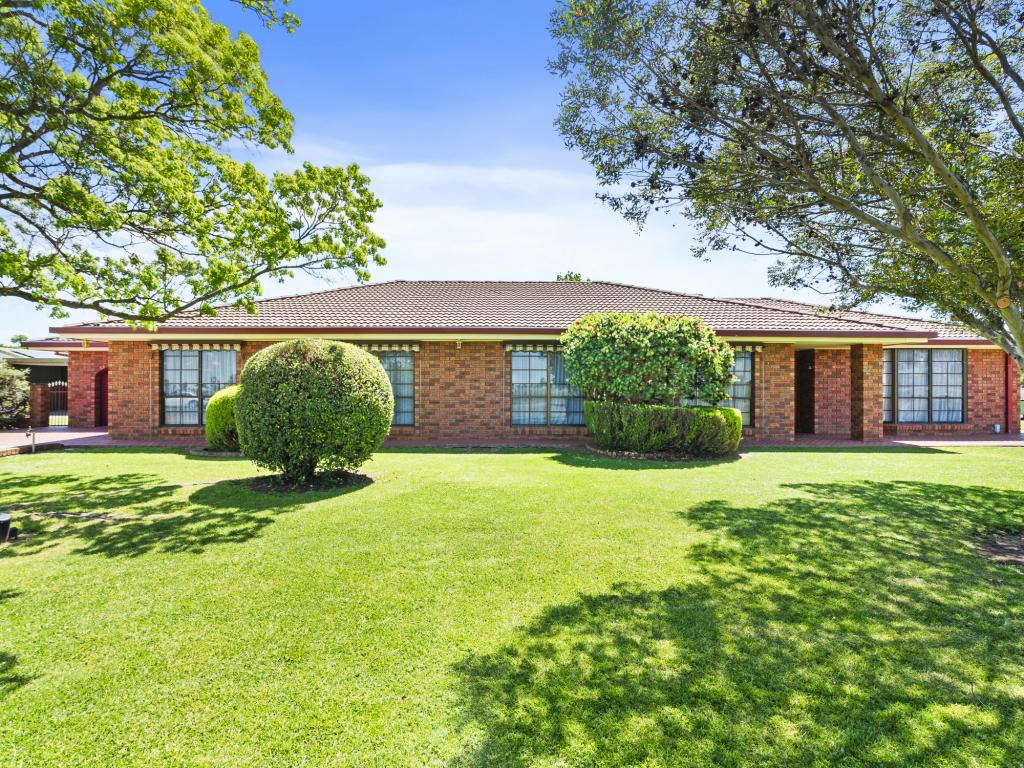 21 Howe St, Finley, NSW 2713