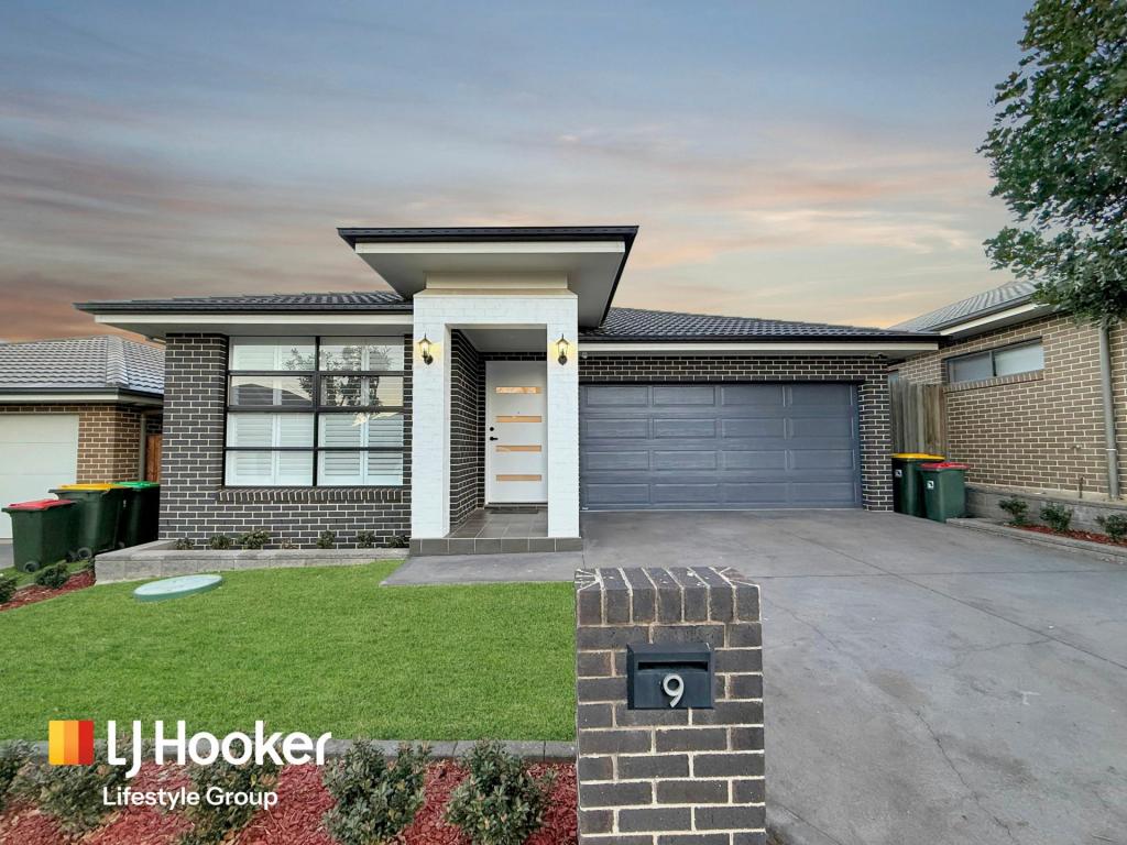 9 HOLDEN DR, ORAN PARK, NSW 2570