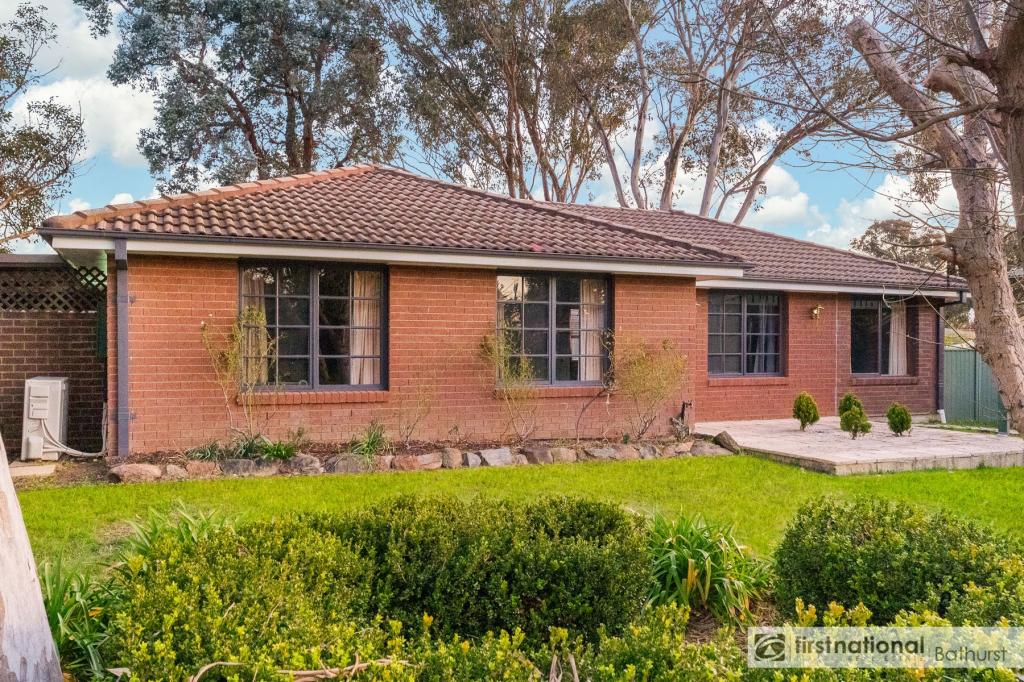 31 Bassett Dr, West Bathurst, NSW 2795