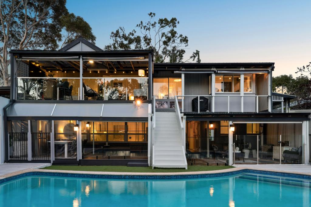 21 Broadmeadow Dr, Flagstaff Hill, SA 5159