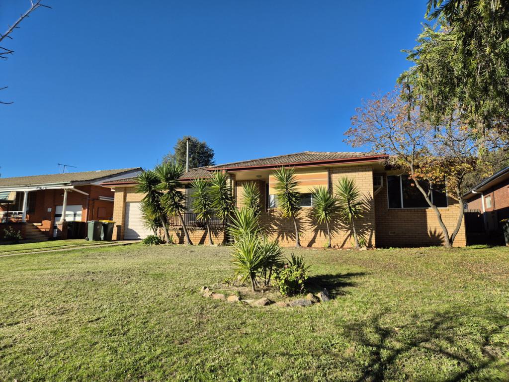 37 Kibbler St, Cowra, NSW 2794
