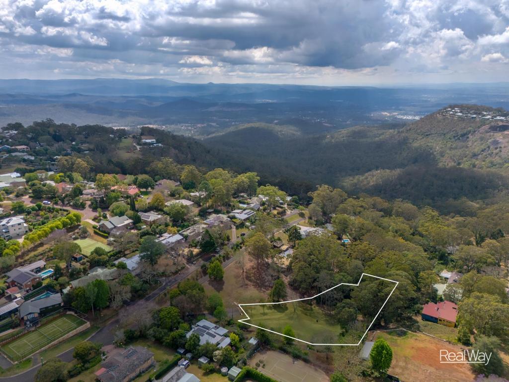 8 Allinga St, Mount Lofty, QLD 4350