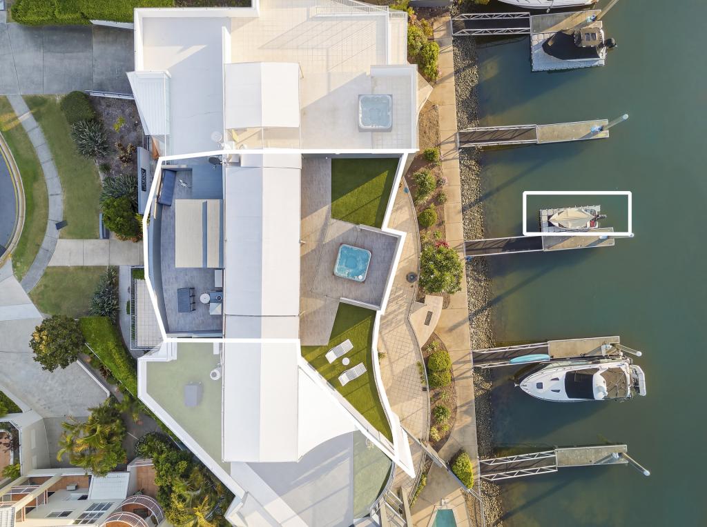 8/18 CANAL AVE, RUNAWAY BAY, QLD 4216