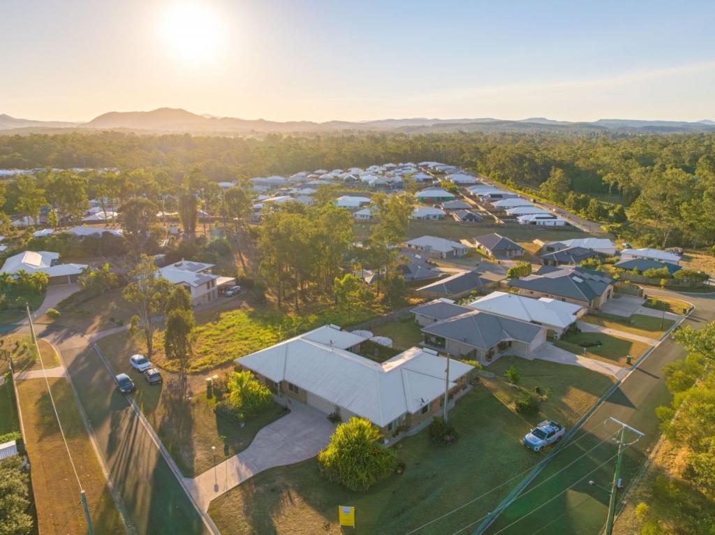 2 Rosewood Ct, Southside, QLD 4570