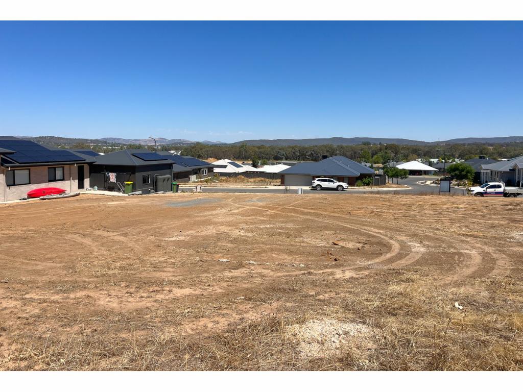 29 WHITEWATER TCE, THURGOONA, NSW 2640