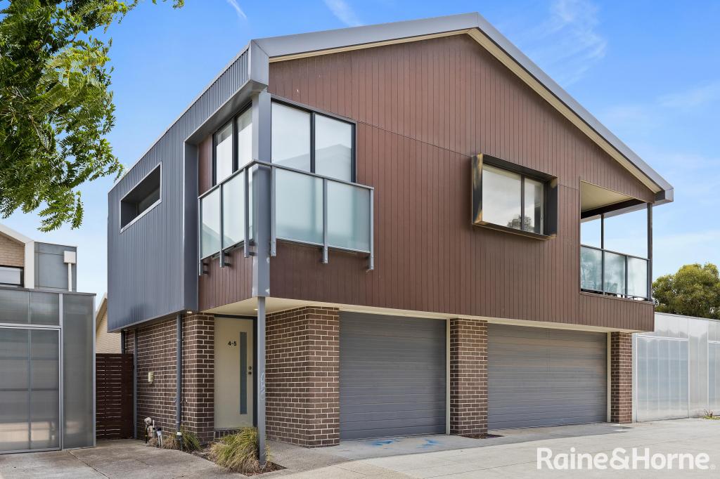 4/5 WATER FERN GR, GREENVALE, VIC 3059