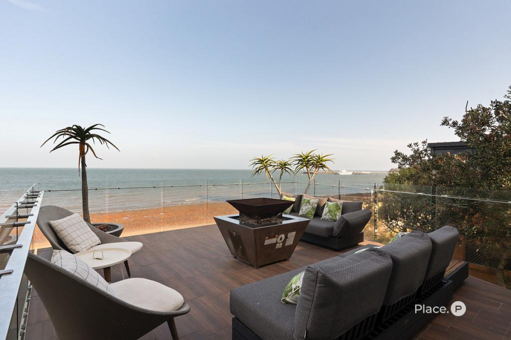 42 Prince Edward Pde, Redcliffe, QLD 4020