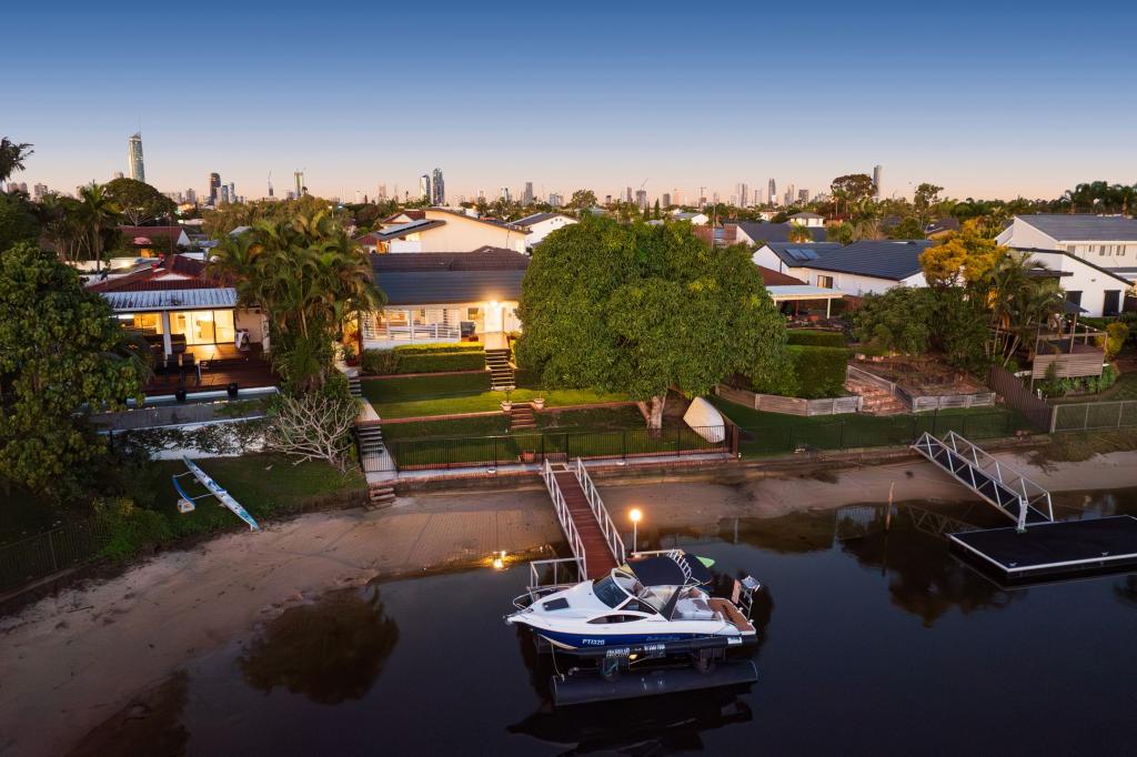 15 Ayrshire Ave, Benowa, QLD 4217
