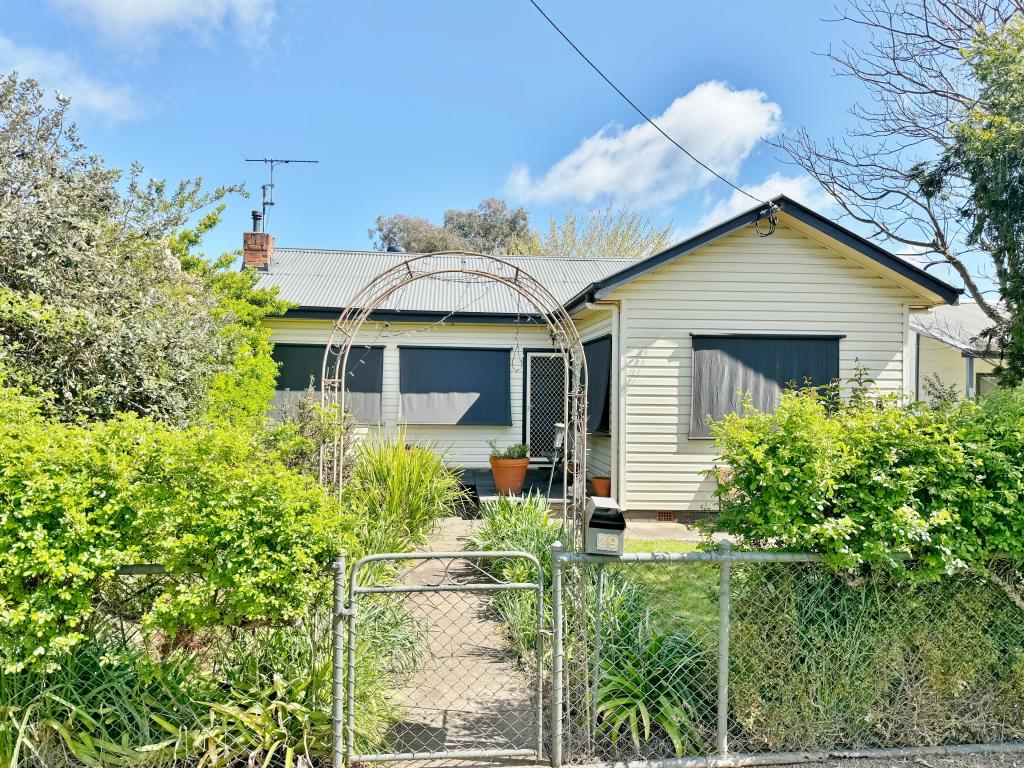 29 Binalong St, Young, NSW 2594