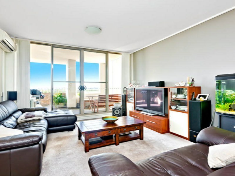 709/19 Hill Rd, Wentworth Point, NSW 2127
