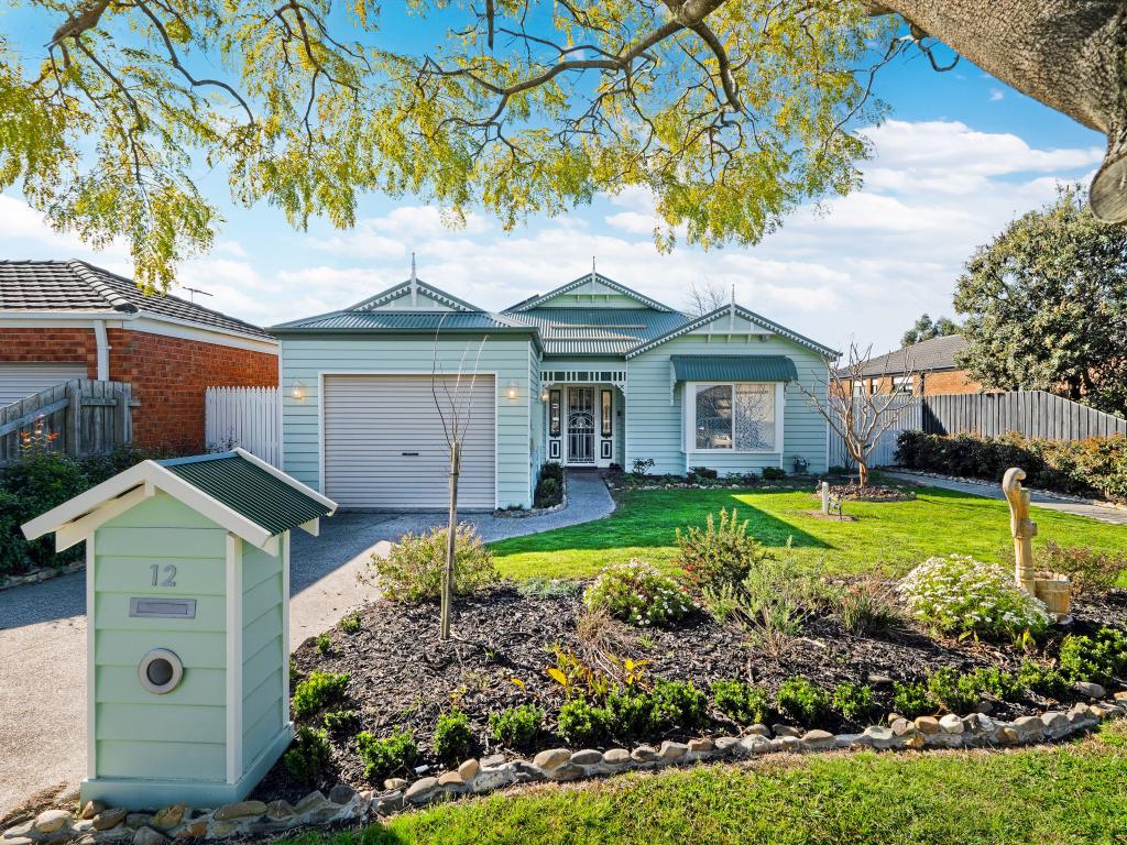 12 Kingsbarn Ct, Cranbourne, VIC 3977