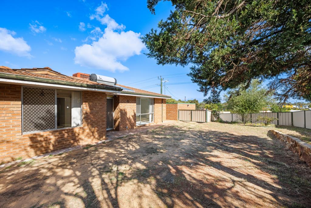 15 Challenger Ave, Parmelia, WA 6167