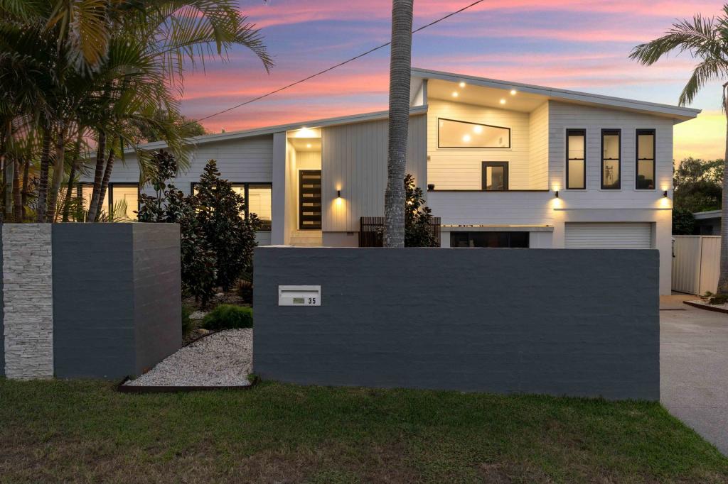 35 Pacific St, Caves Beach, NSW 2281