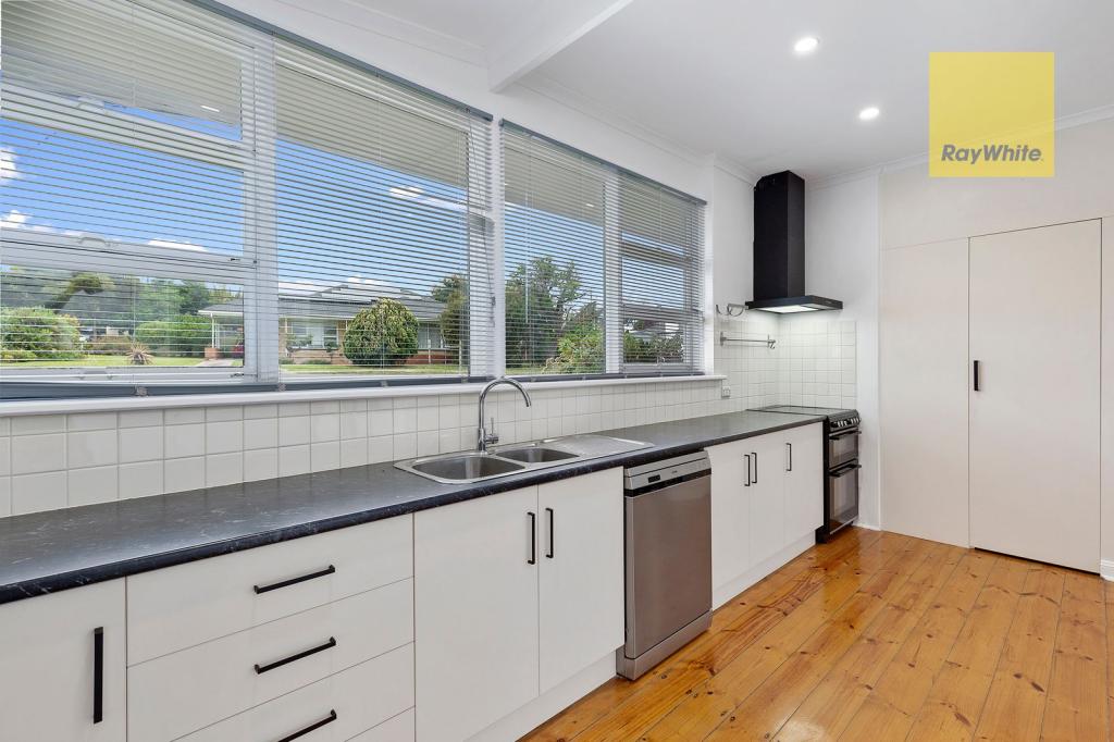 4 Warunda Ave, Seaview Downs, SA 5049