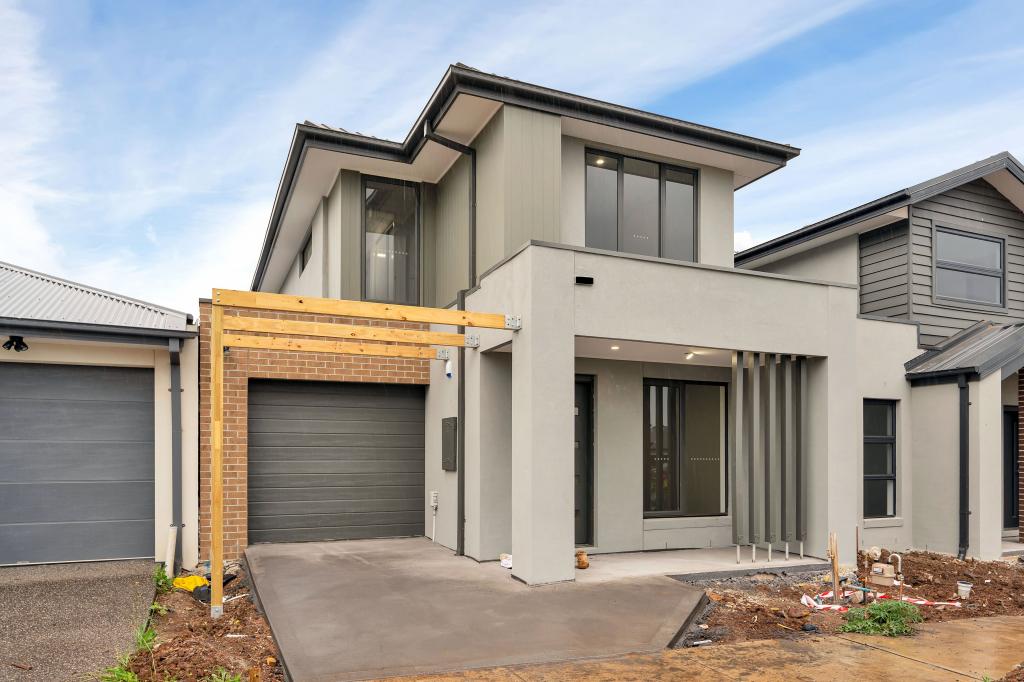 75 Fuchsia Dr, Rockbank, VIC 3335