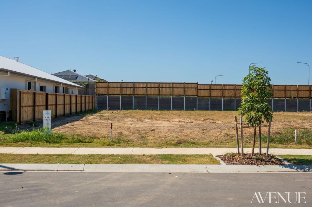 16 GEORGINA ST, SOUTH RIPLEY, QLD 4306