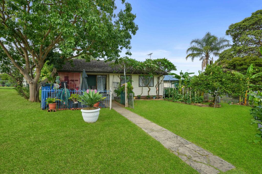 11 Burns Rd, Campbelltown, NSW 2560