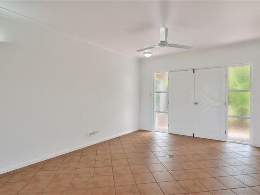 8/4-10 Hedley Cl, Redlynch, QLD 4870