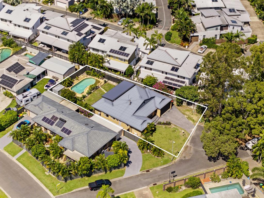 4 Yerrecoin Pl, Burleigh Waters, QLD 4220