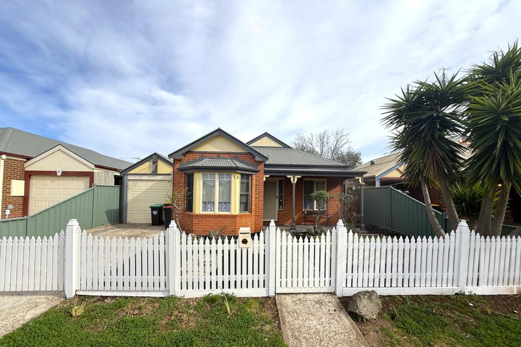 19 Northampton Cres, Caroline Springs, VIC 3023