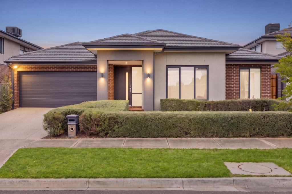 8 Lenigas Cres, Manor Lakes, VIC 3024