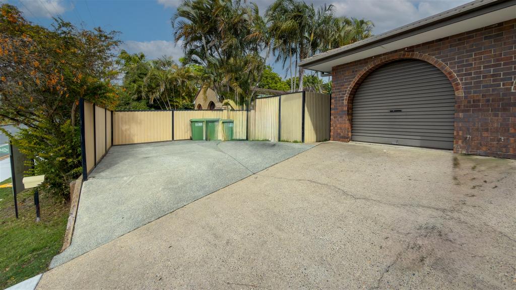 2/210 OLSEN AVE, ARUNDEL, QLD 4214