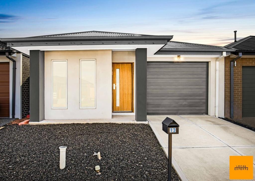 13 Maclaren Dr, Melton South, VIC 3338