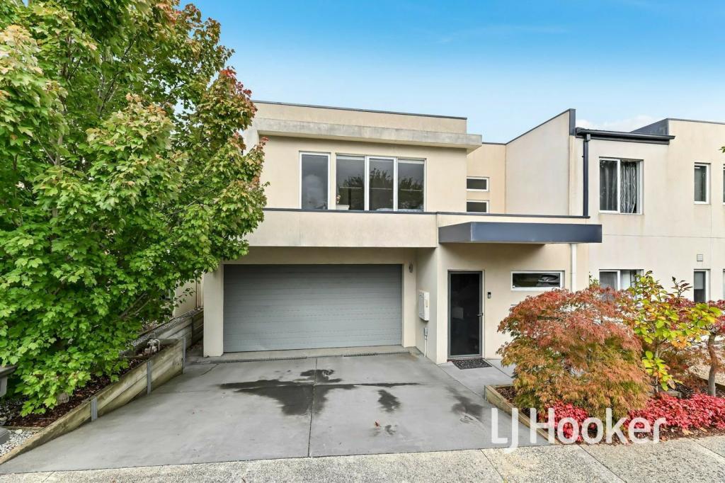 33 Macquarie Cct, Pakenham, VIC 3810
