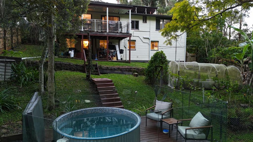 9 Mckenzie Rd, Woombye, QLD 4559
