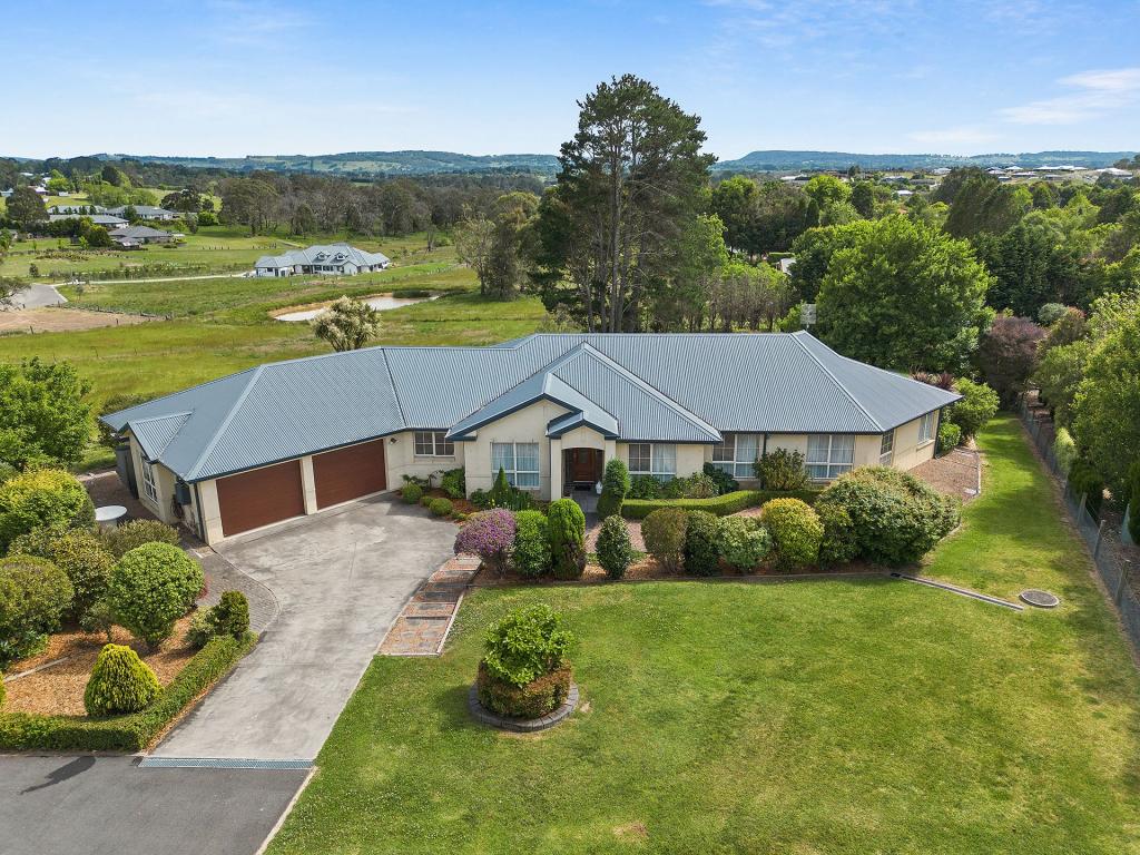 7 Old Oak Pl, Moss Vale, NSW 2577