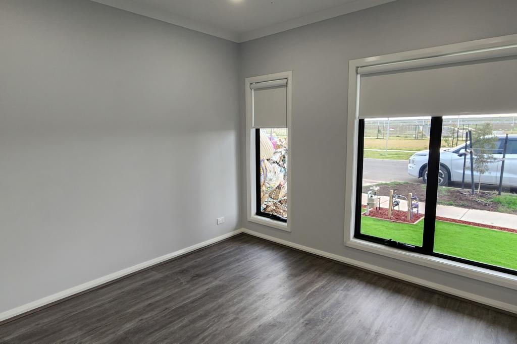 34 Palmdale Cres, Mambourin, VIC 3024