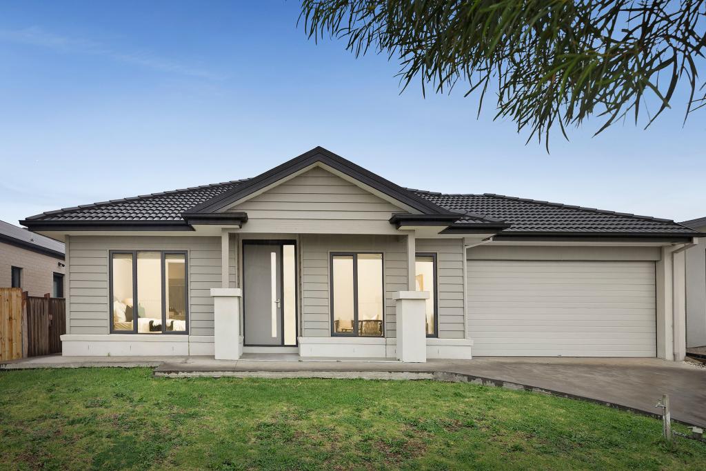 124 CAMPESTRE DR, SUNBURY, VIC 3429