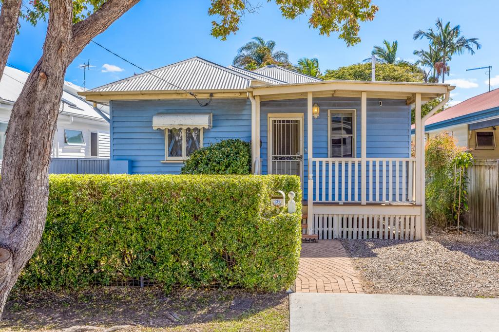 129 Palm Ave, Shorncliffe, QLD 4017