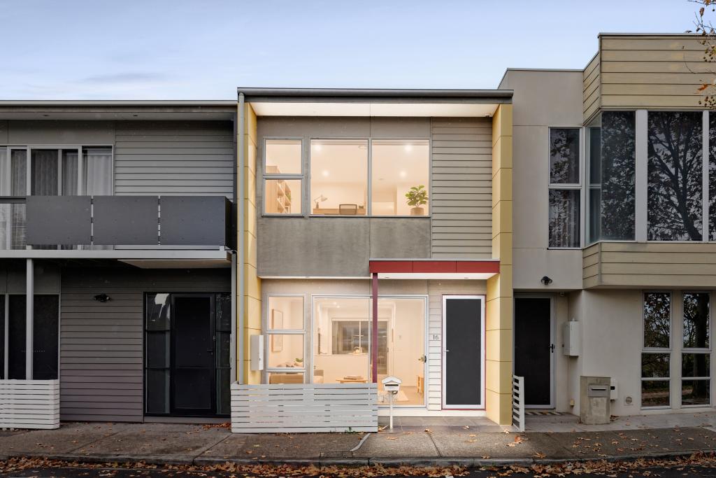16 The Esplanade, Caroline Springs, VIC 3023