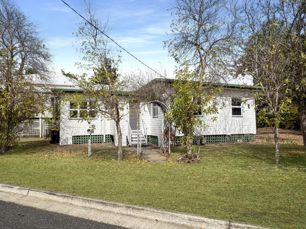 6 Davis St, The Range, QLD 4700