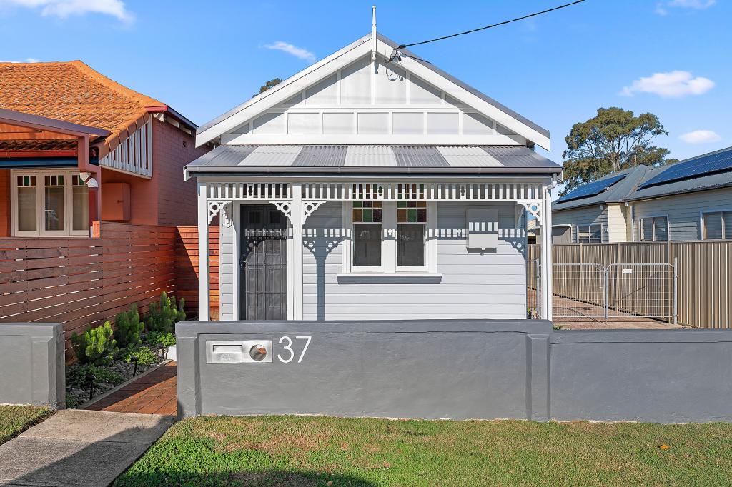 37 Carrington St, Mayfield, NSW 2304