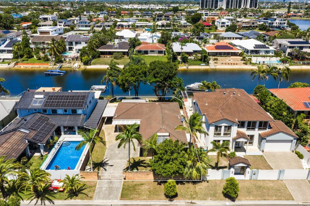 18 Bombala St, Broadbeach Waters, QLD 4218