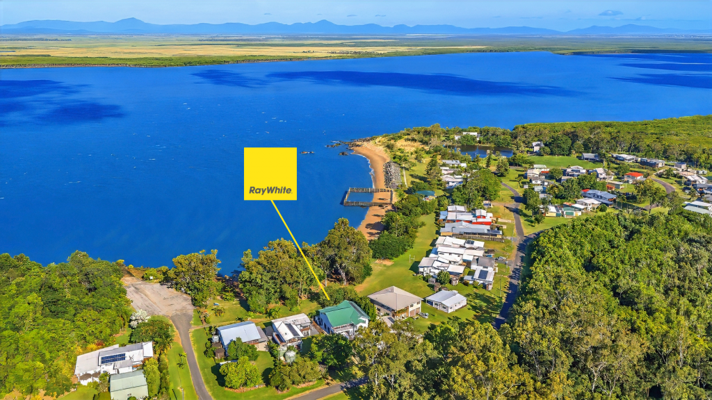 34 Davison Rd, Wilson Beach, QLD 4800