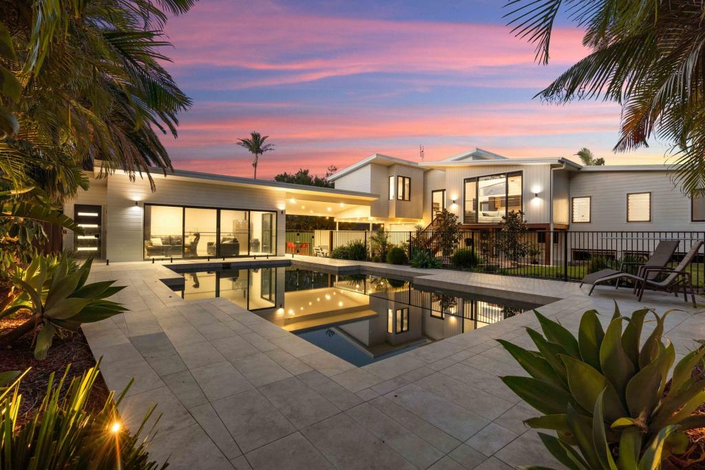 35 PACIFIC ST, CAVES BEACH, NSW 2281