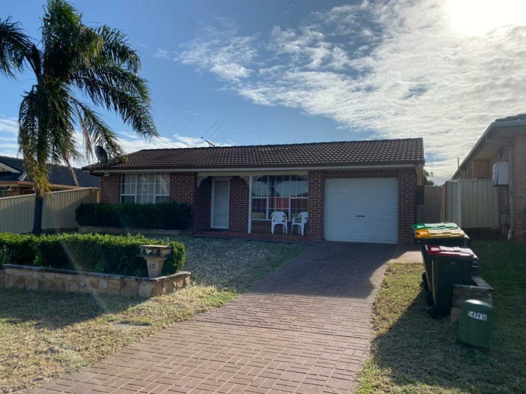 10 Bluff St, Green Valley, NSW 2168