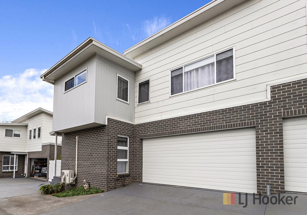 2/21 THEODORE ST, OAK FLATS, NSW 2529